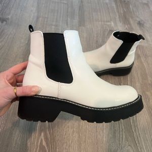 Steve Madden Chelsea Boots ✨